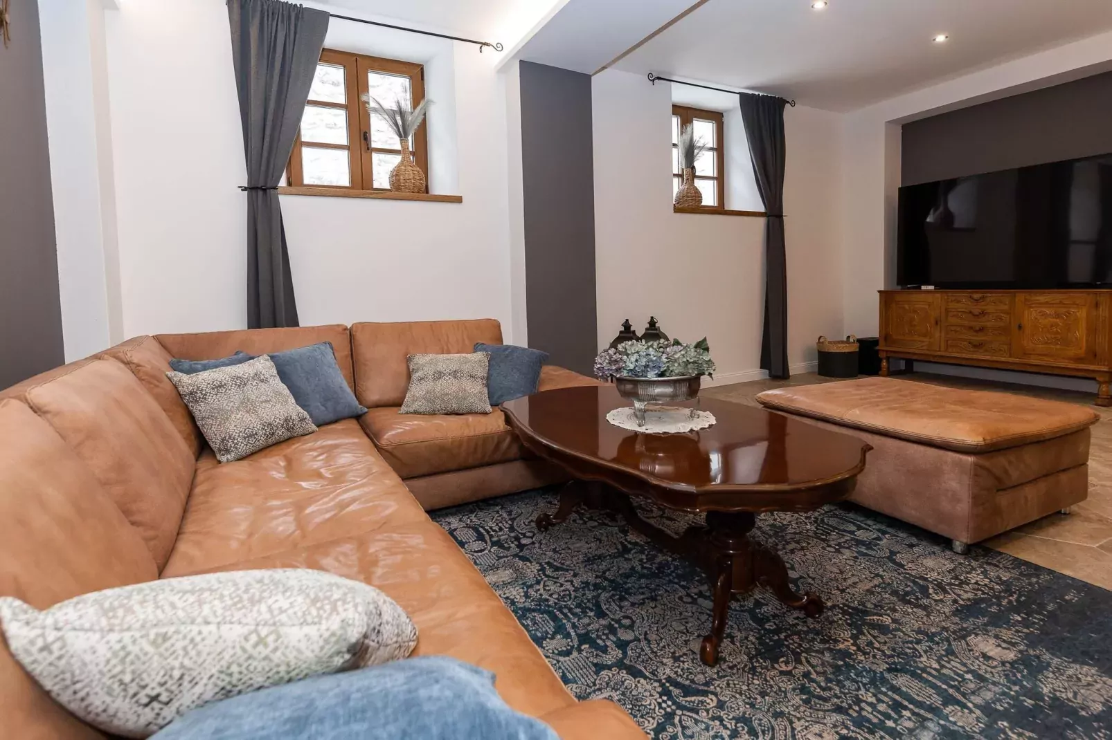 Evini Dvori-Living room