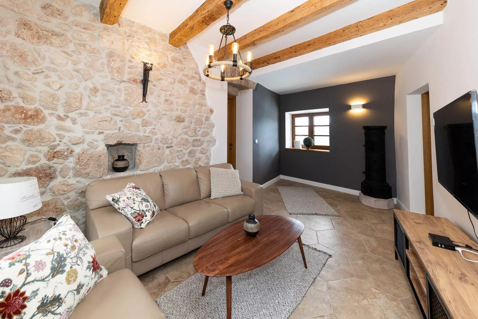 Evini Dvori-Living room
