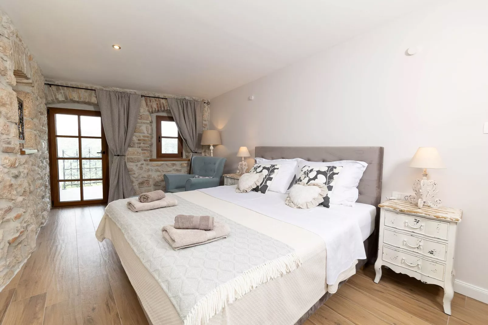 Evini Dvori-Bedroom