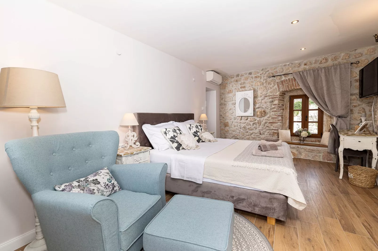 Evini Dvori-Bedroom