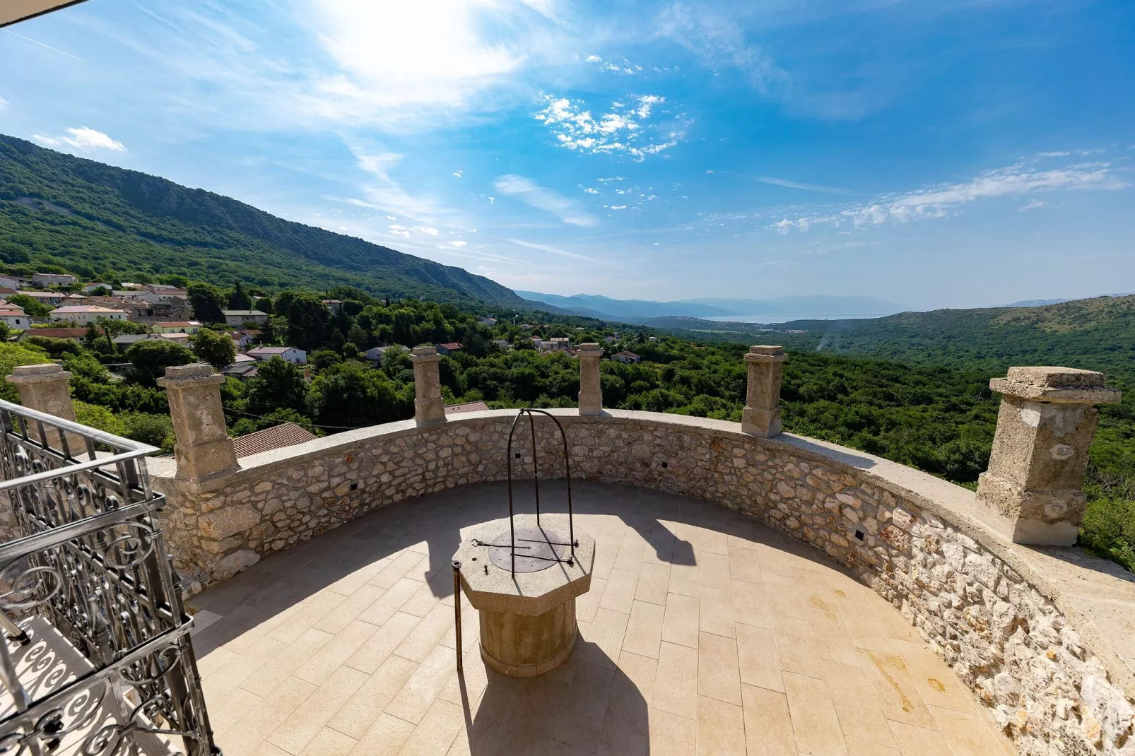 Evini Dvori-View summer