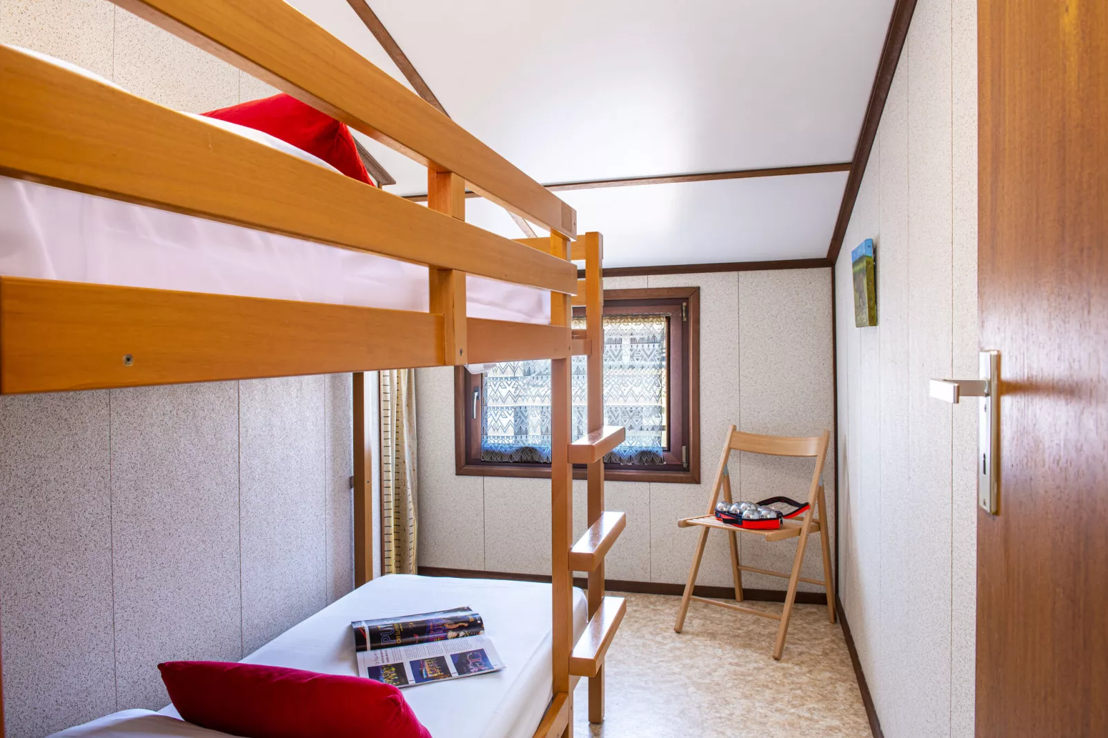 Domaine Les Tamaris et Les Portes du Soleil Portiragnes // Maison standard 3 chambres 7 pers-Bedroom