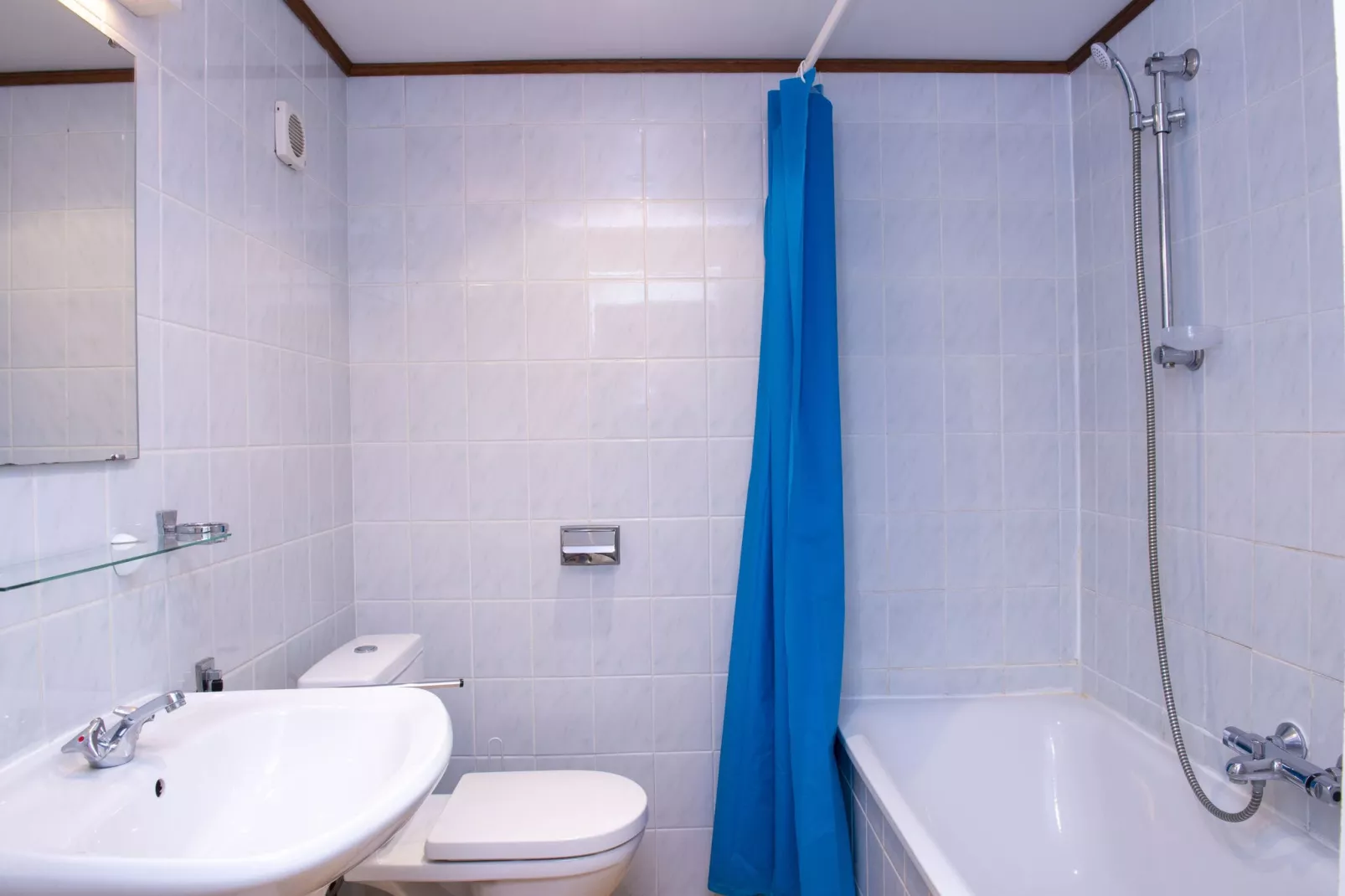 Domaine Les Tamaris et Les Portes du Soleil Portiragnes // Maison confort 3 chambres 7 pers-Bathroom