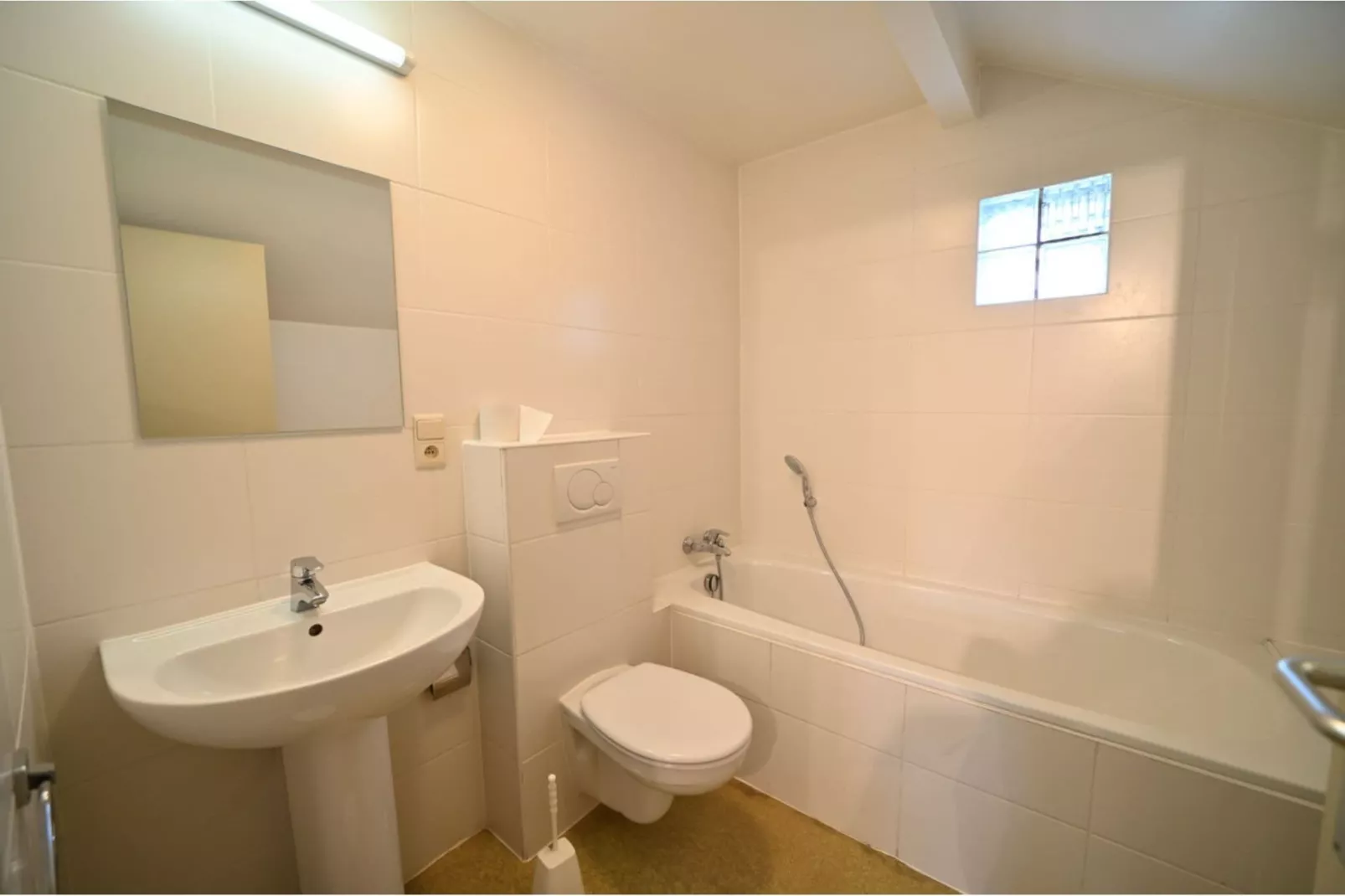 Chez Robert-Bathroom