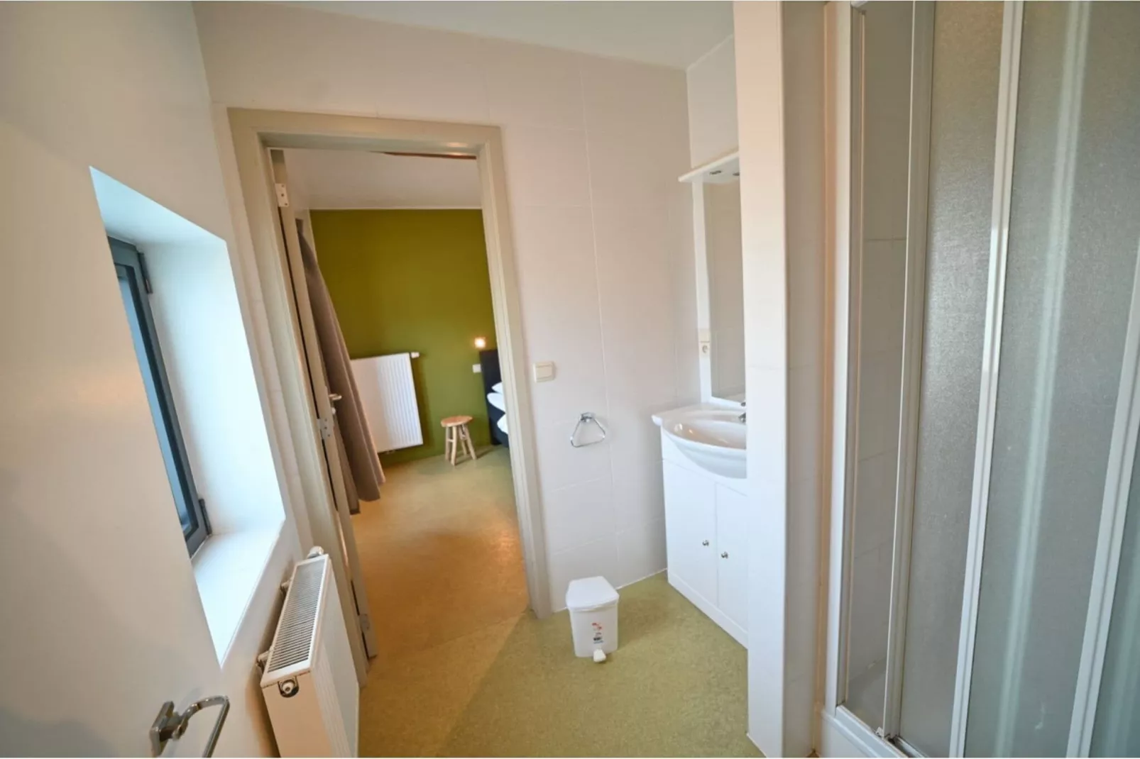Chez Robert-Bathroom