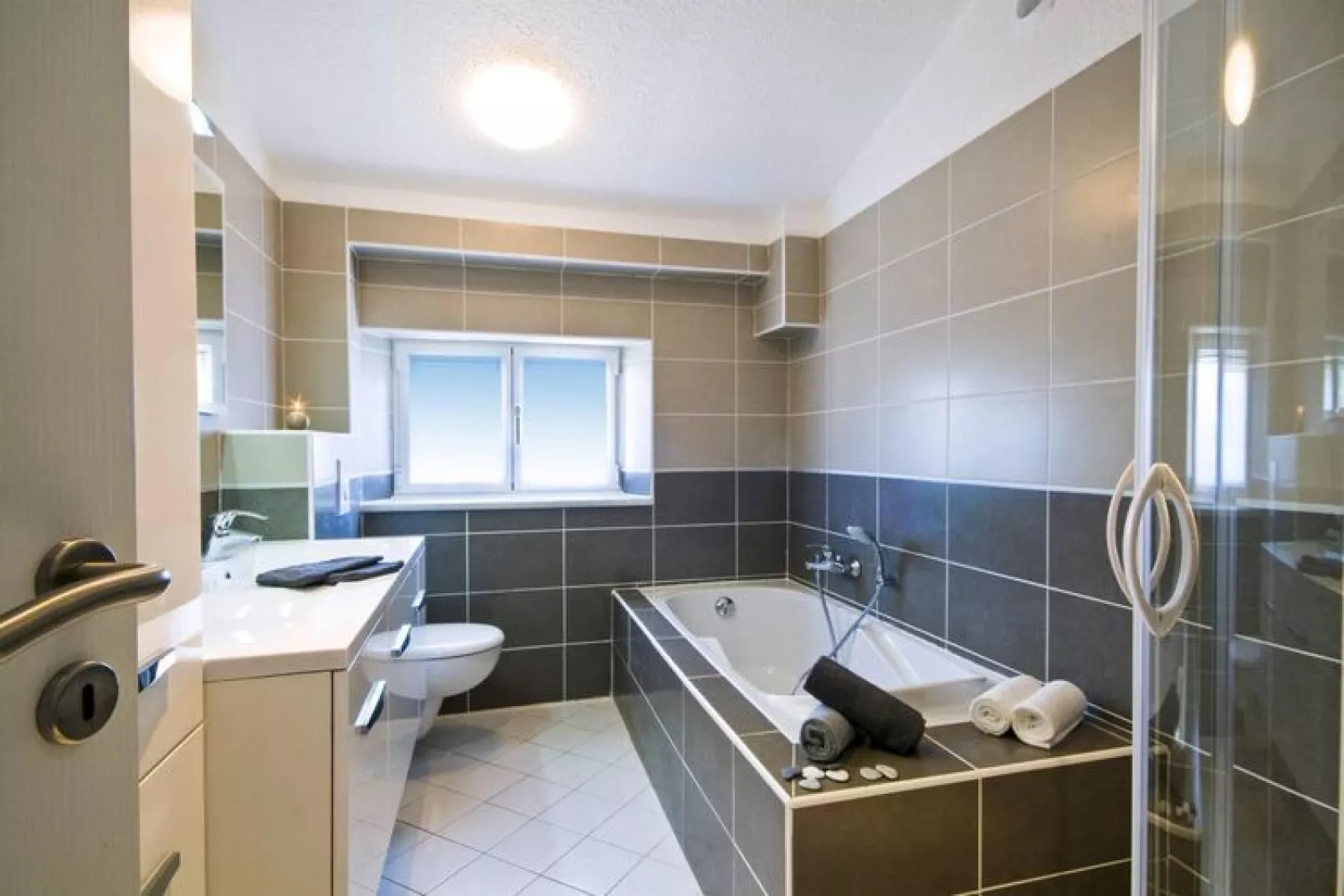 Residence Le Clos des Oliviers Vidauban // Maison 4 chambres 8 pers prestige villa-Bathroom
