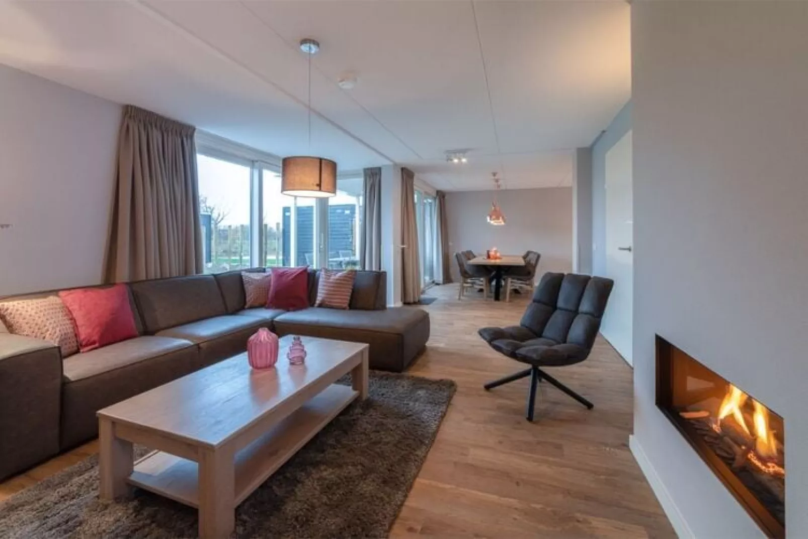 Charming Beveland met jacuzzi en buitensauna-Living room