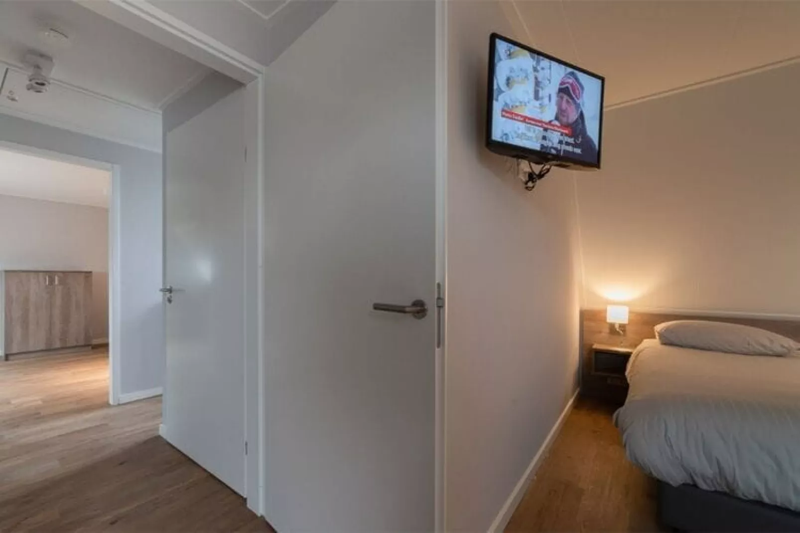 Charming Beveland met jacuzzi en buitensauna-Bedroom