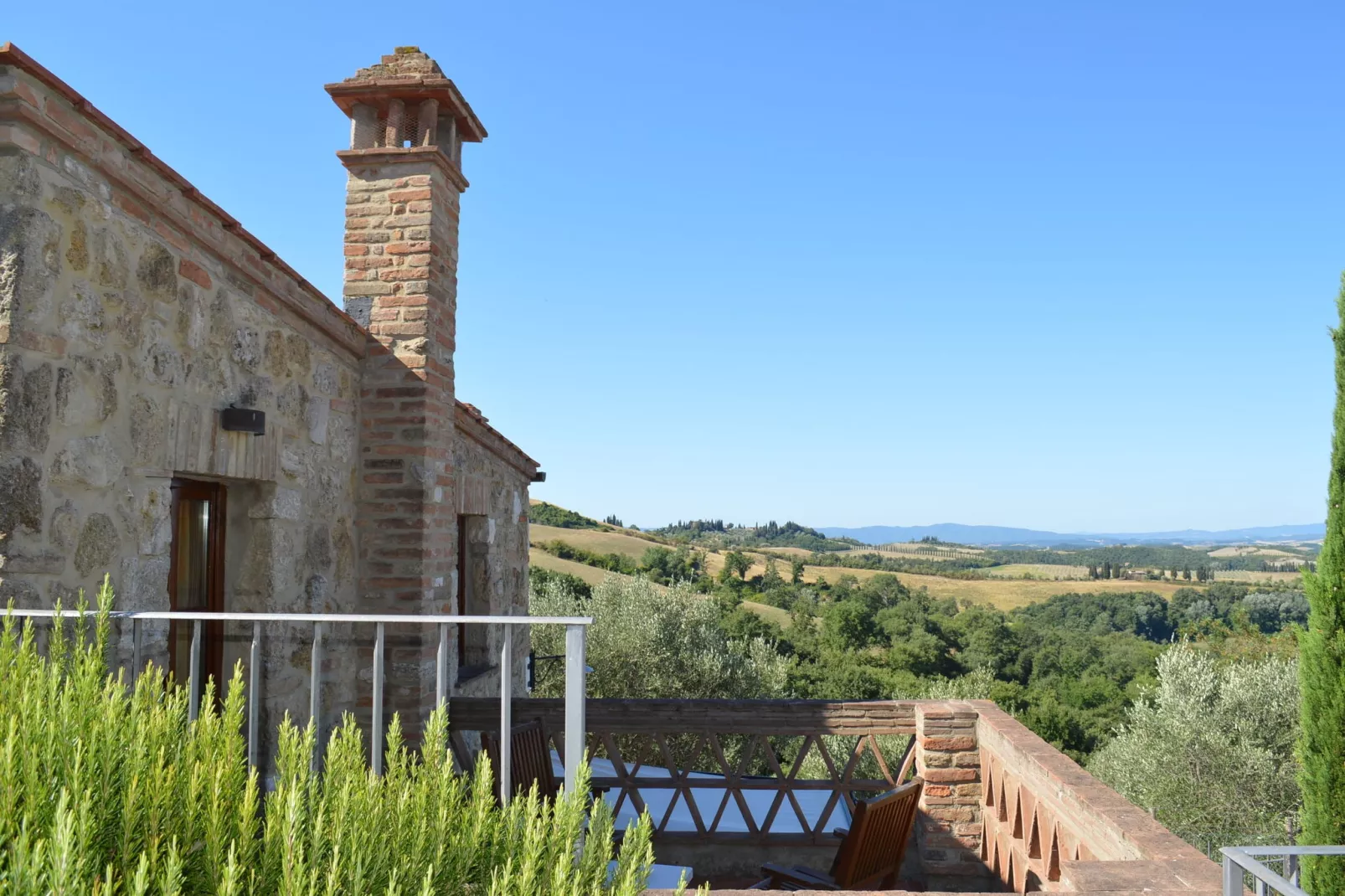 Garbo-Exterior summer