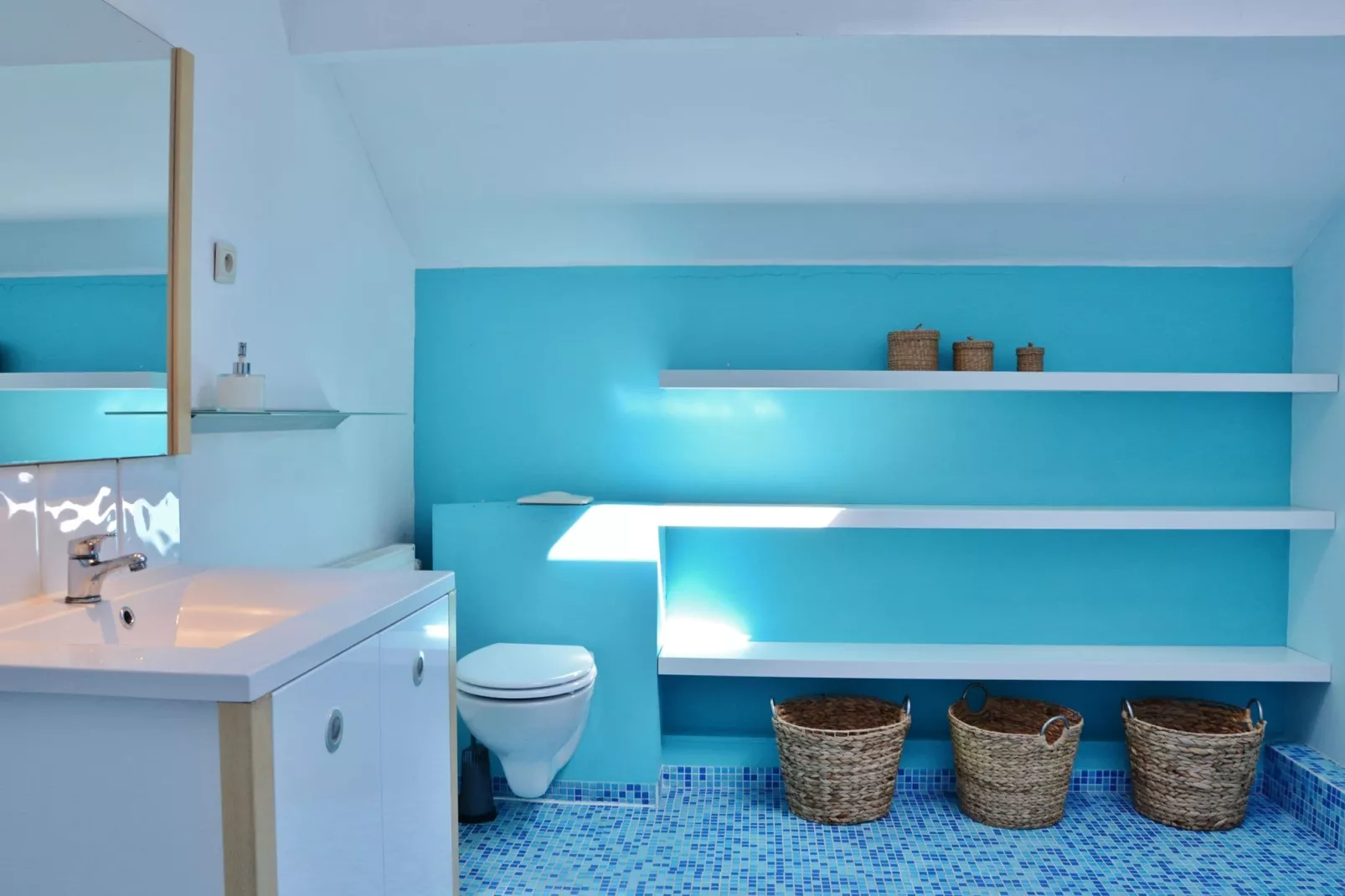 Azur-Badezimmer