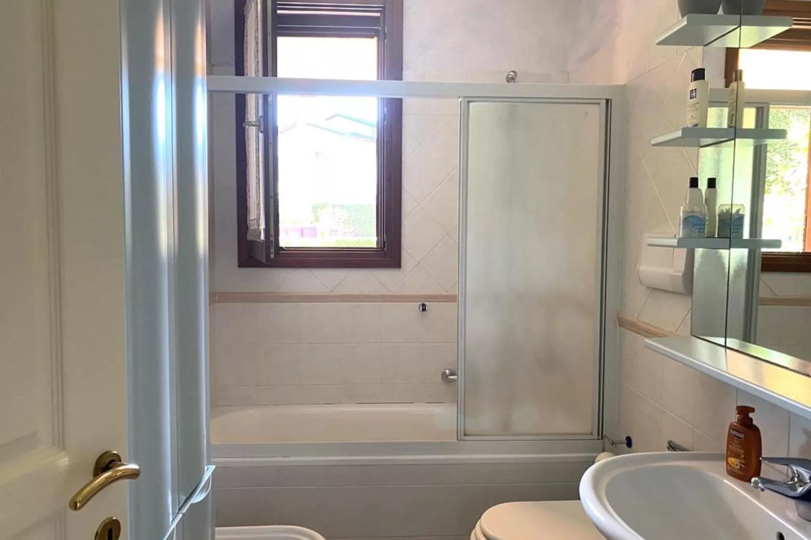 Garda Resort T6 PT Std-Bathroom