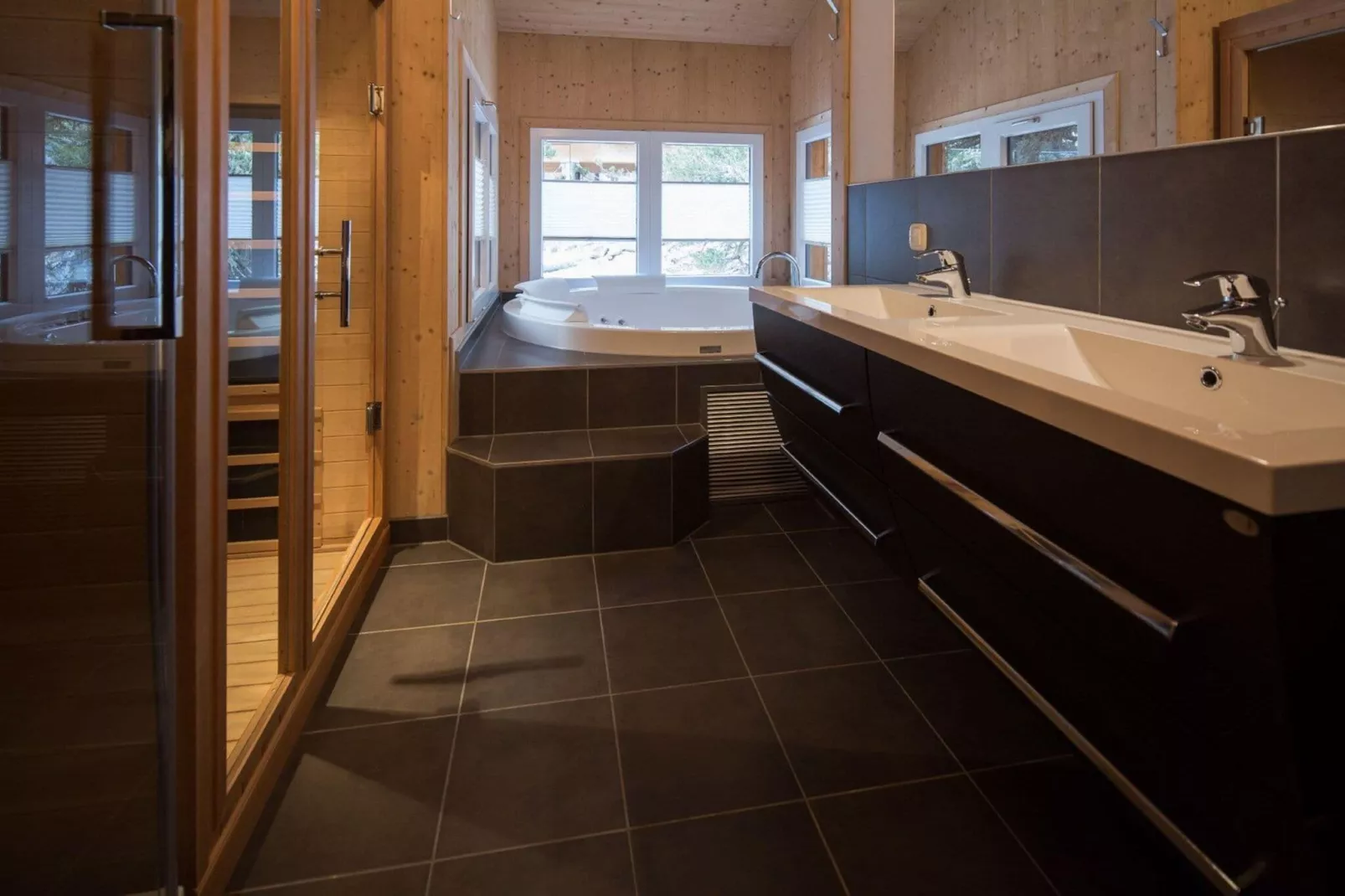 Alpenpark Turrach 6-Bathroom