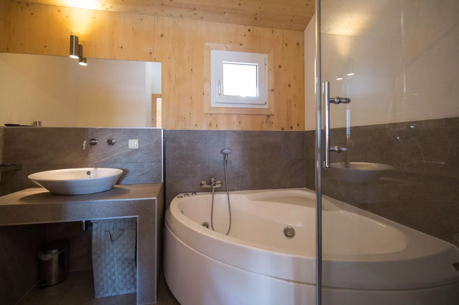 Alpenpark Turrach 6-Bathroom