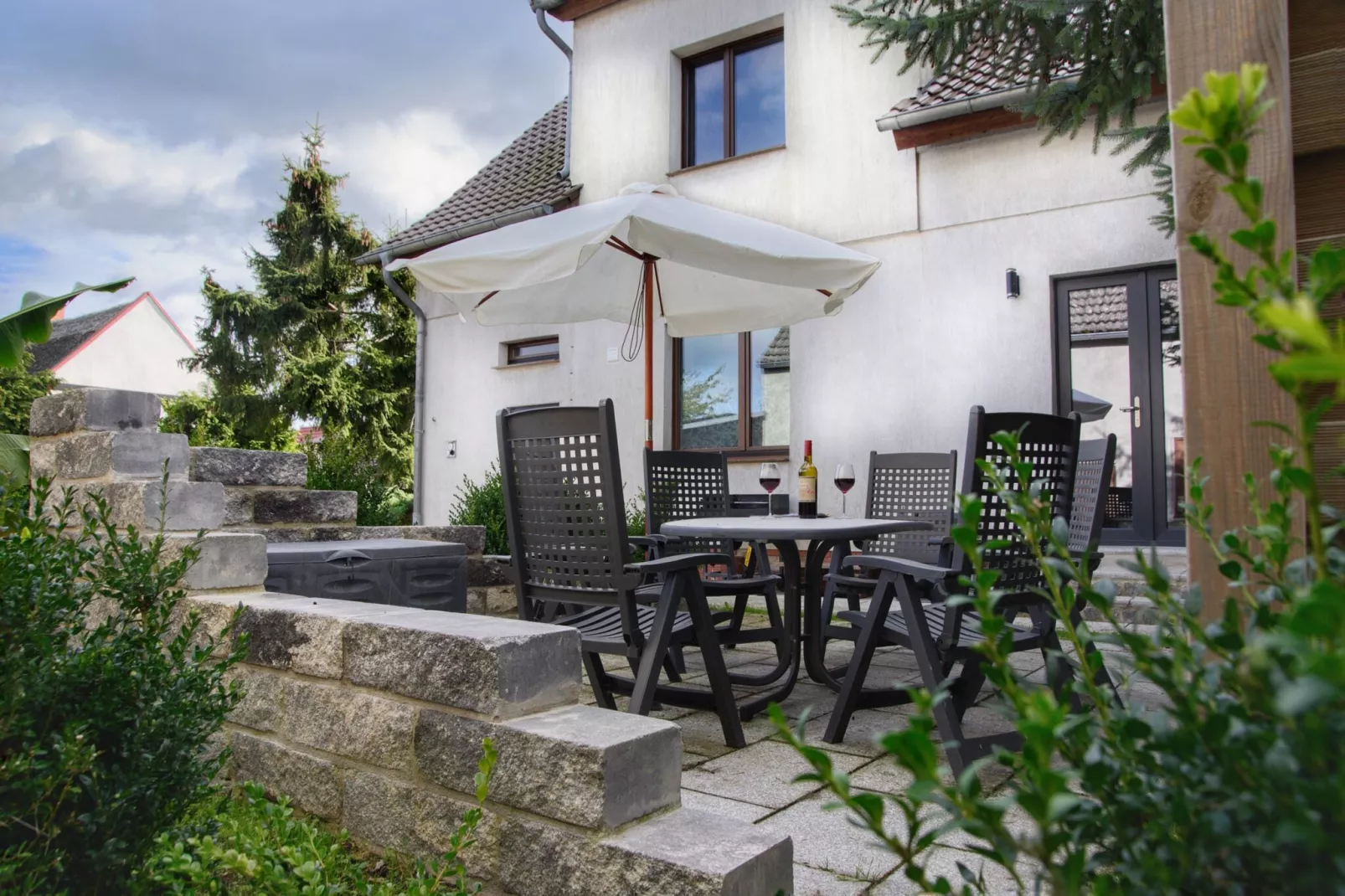 Schöne Ferienwohnung mit Terrasse-Exterior summer