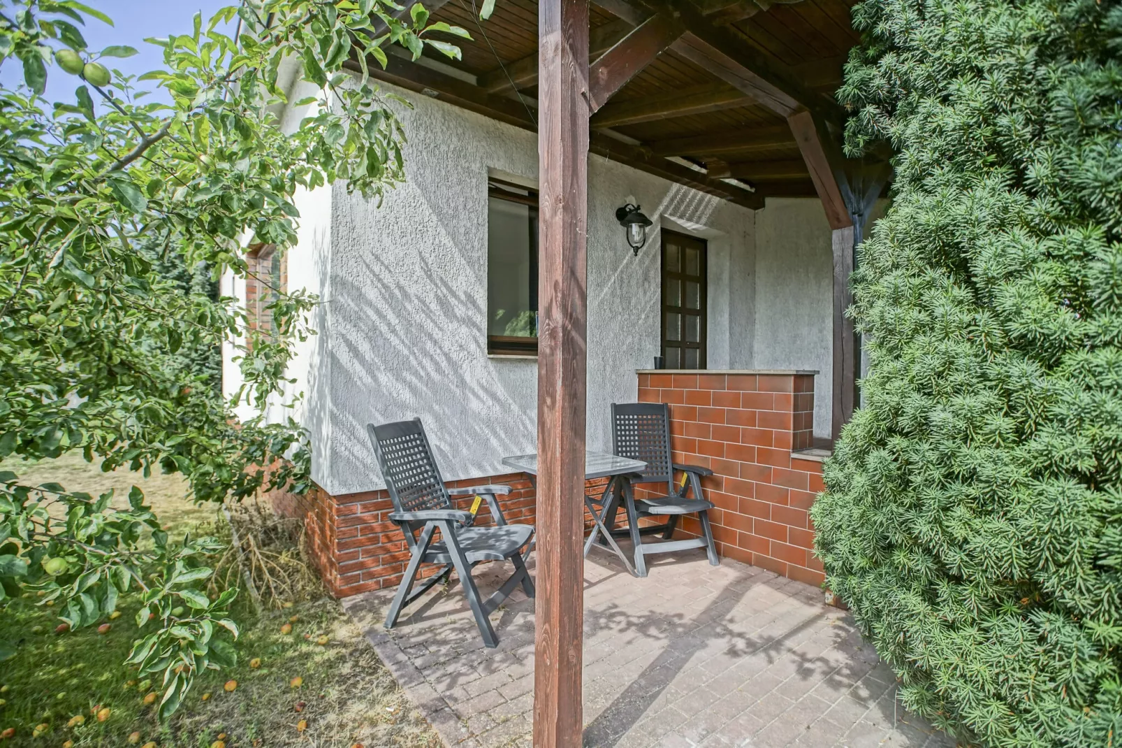 Schöne Ferienwohnung mit Terrasse-Exterior summer