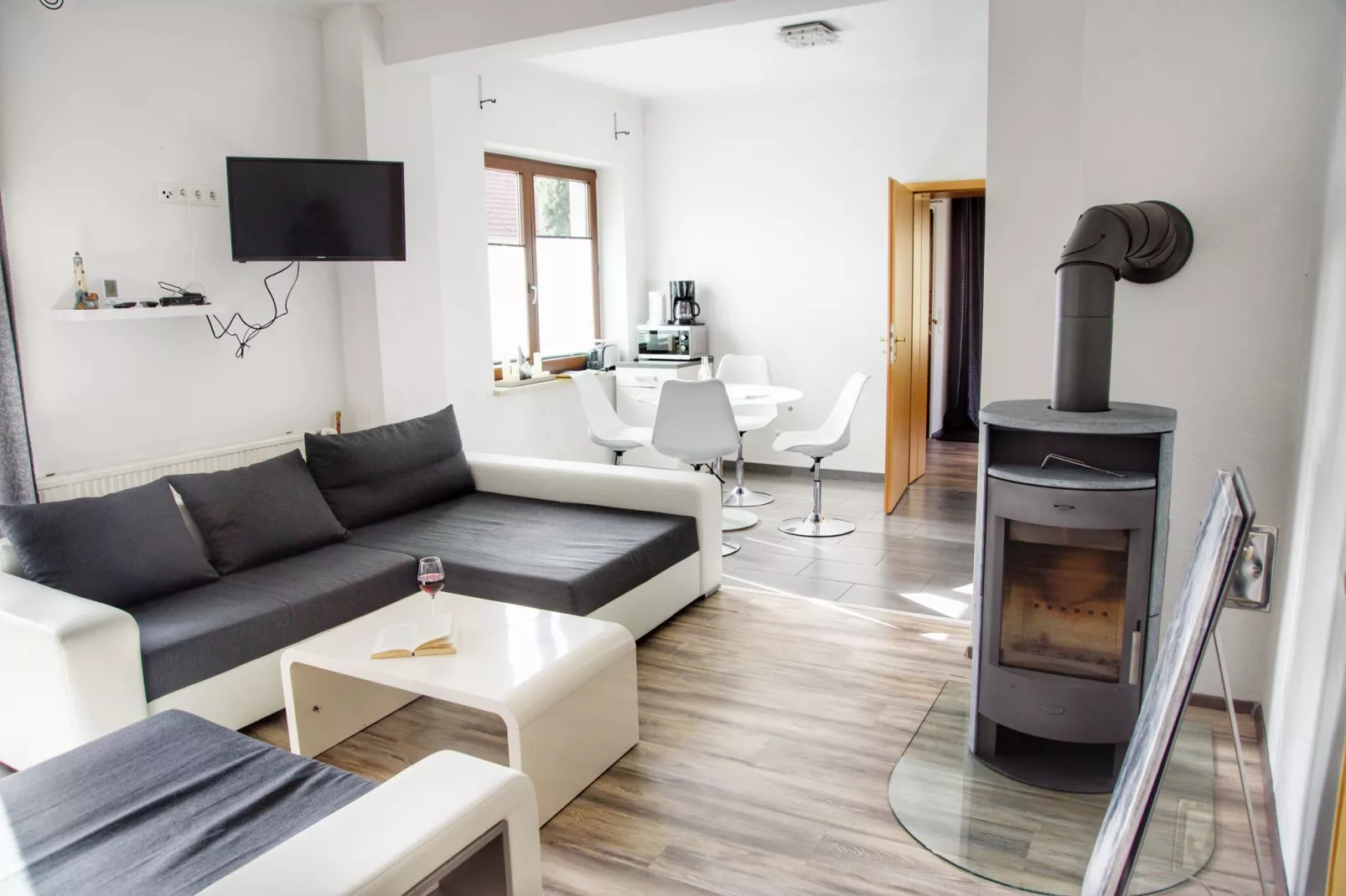 Schöne Ferienwohnung mit Terrasse-Dining room
