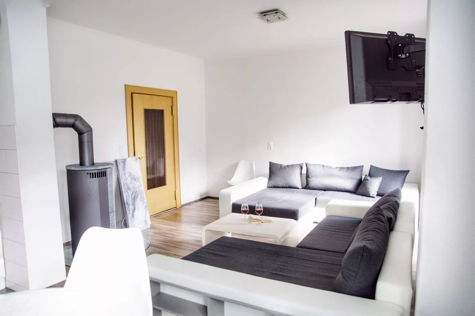Schöne Ferienwohnung mit Terrasse-Kitchen