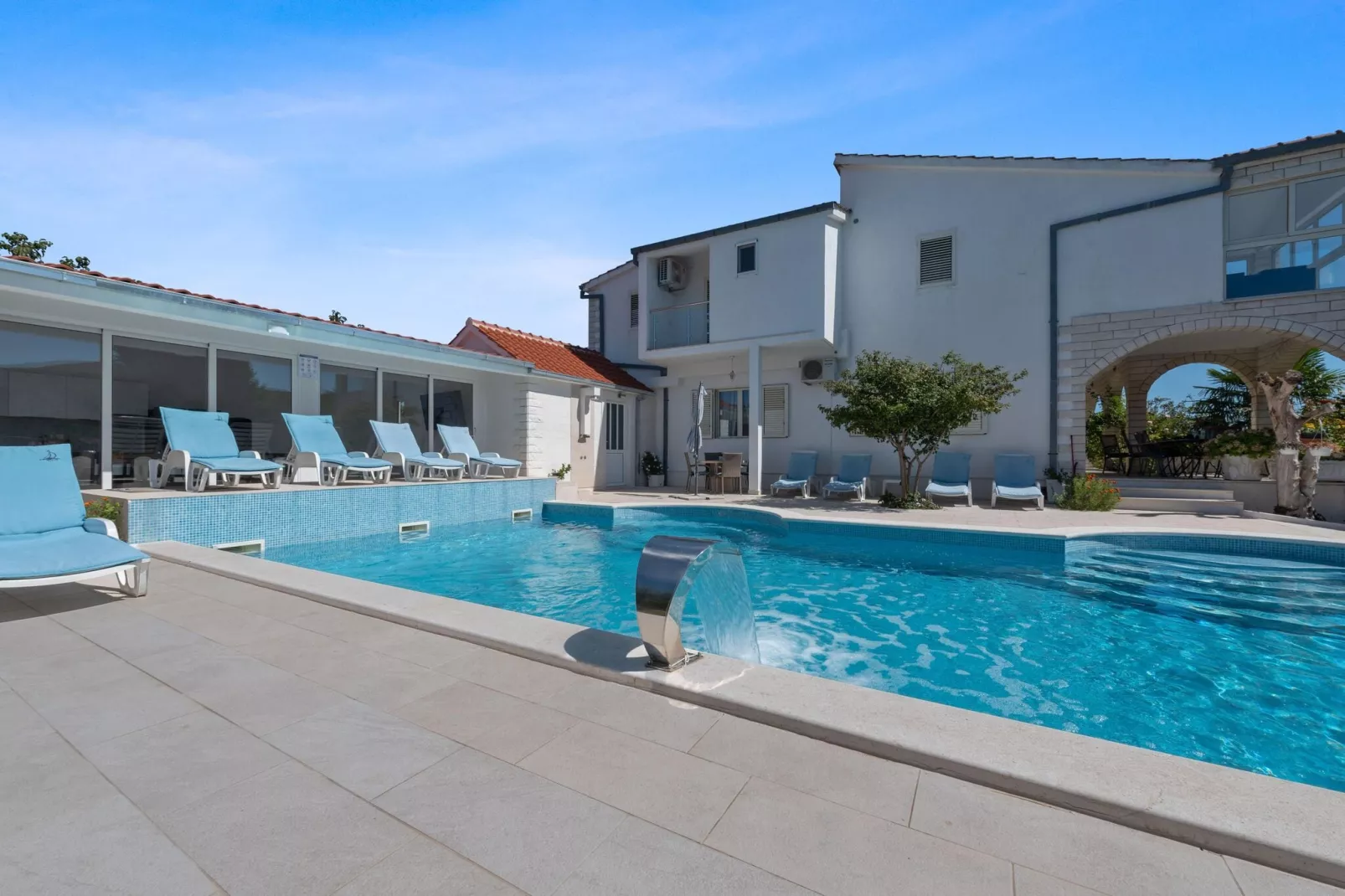 Villa Almas holiday house-Exterior summer