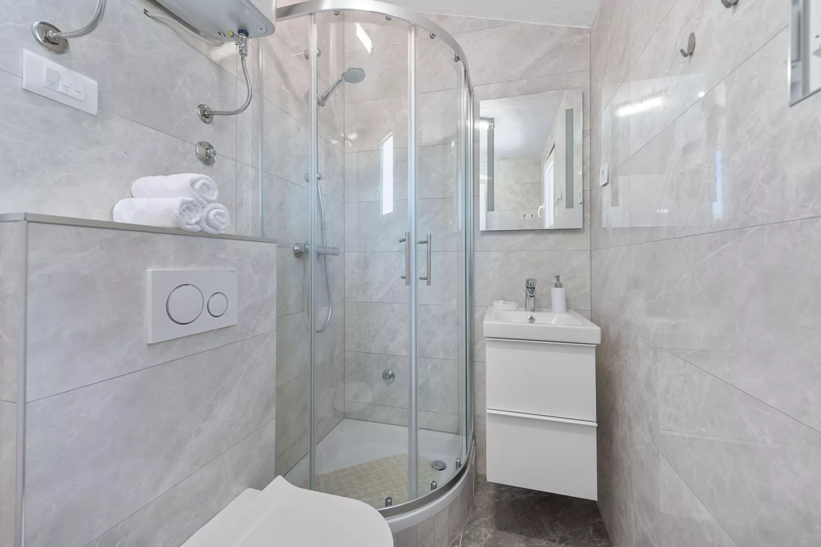 Villa Almas holiday house-Bathroom