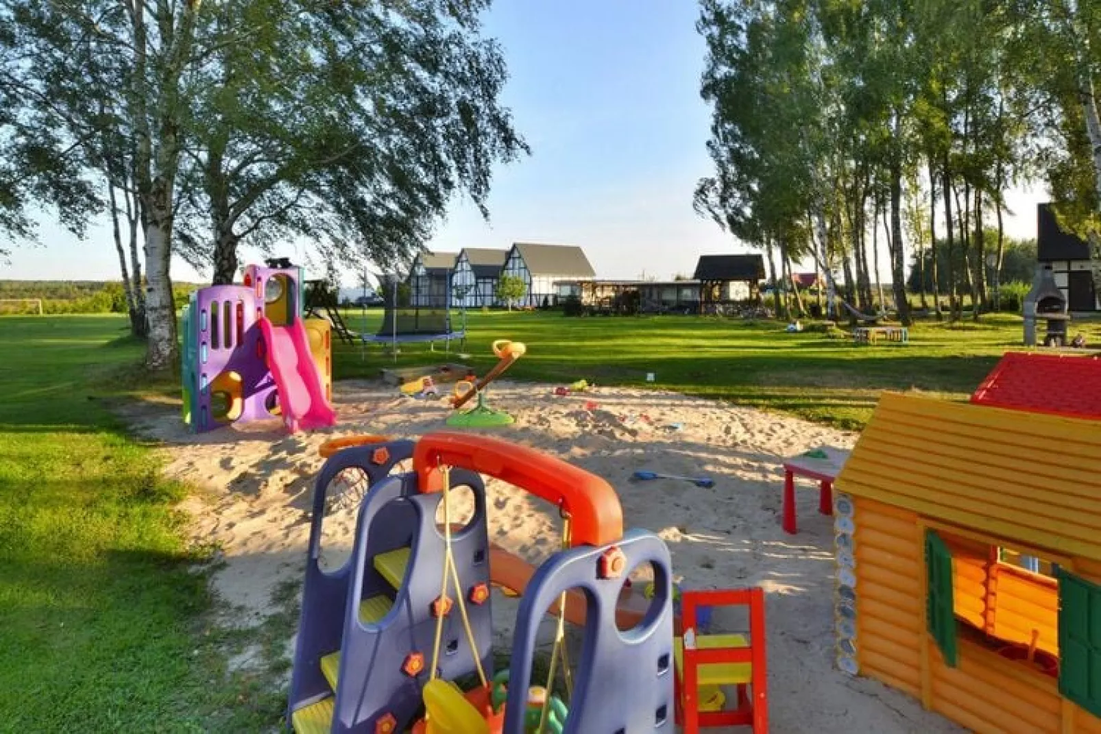 Piętrowy dom wakacyjny z tarasem 40 m2 dla 4 osób Jarosławiec-Gardens summer
