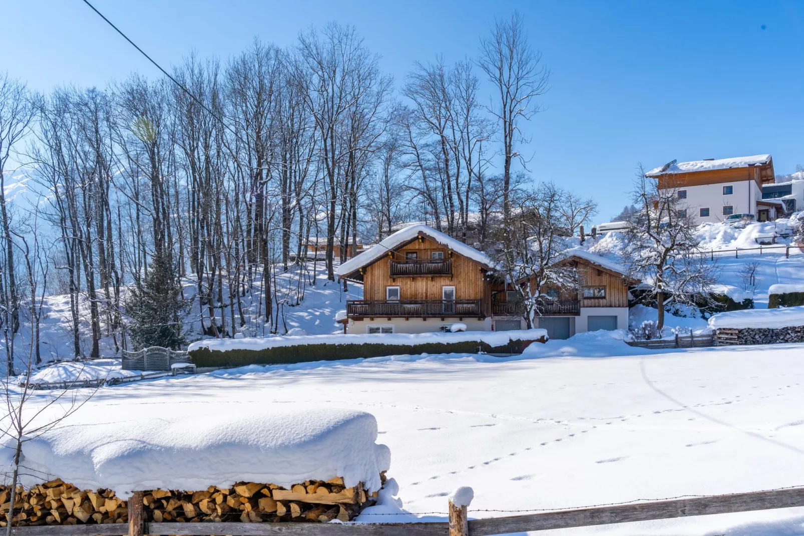 Josefine-Eva-Exterior winter