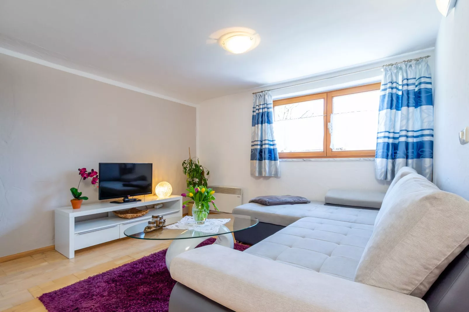 Josefine-Eva-Living room
