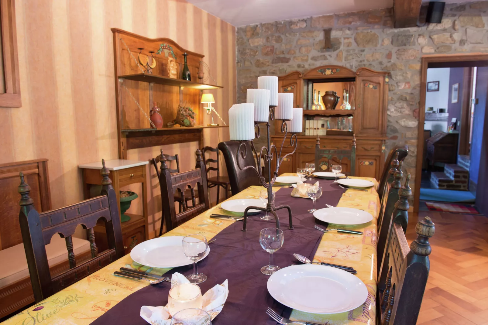 Tolifaz-Dining room