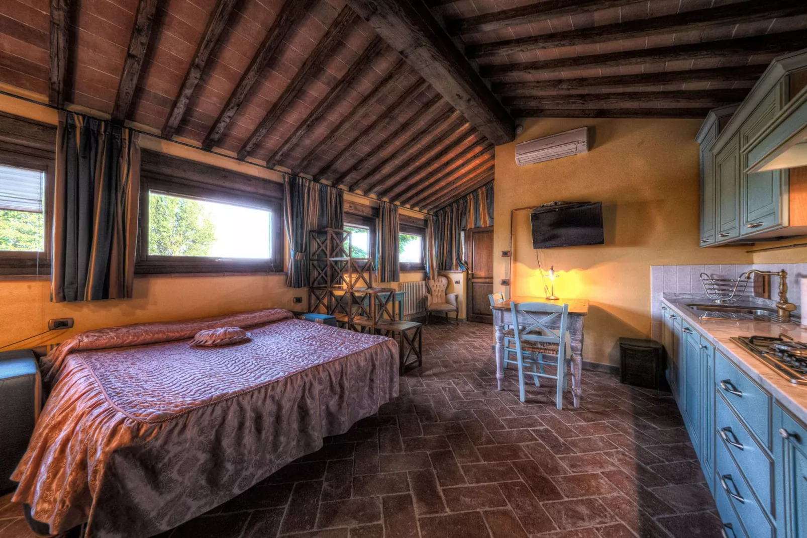 Giardino Studio-Living room