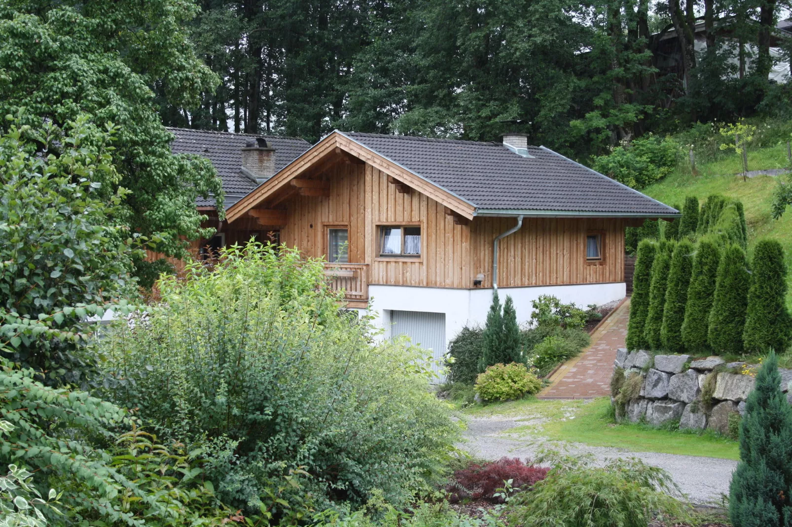Josefine-Eva-Exterior summer
