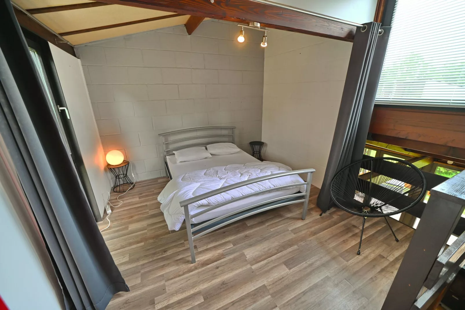 HORLES 114-Bedroom
