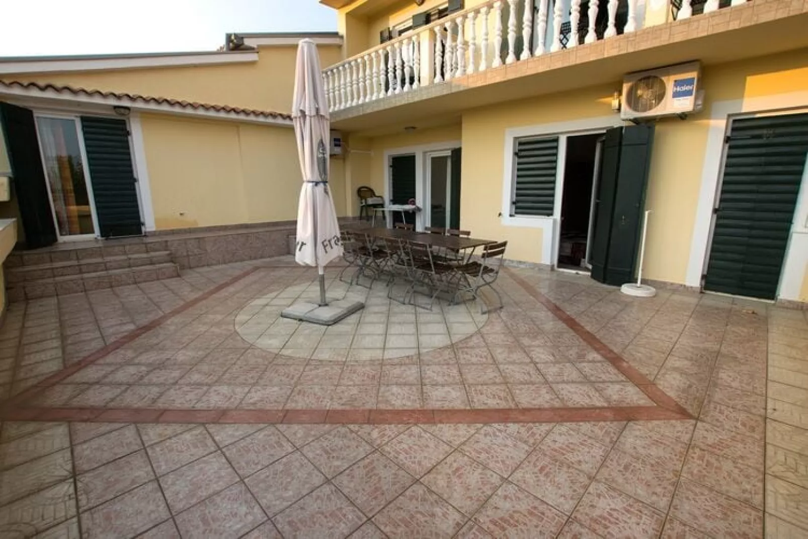 Apartments Grande Vista Starigrad Paklenica SD62 A-01 9 Pers-Terrace balcony