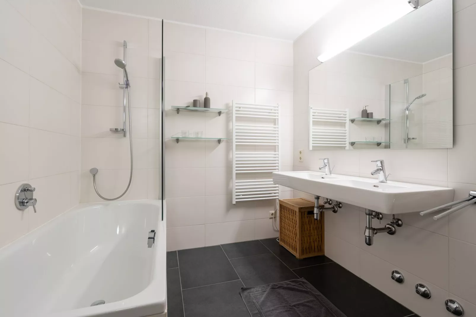 Martina-Bathroom