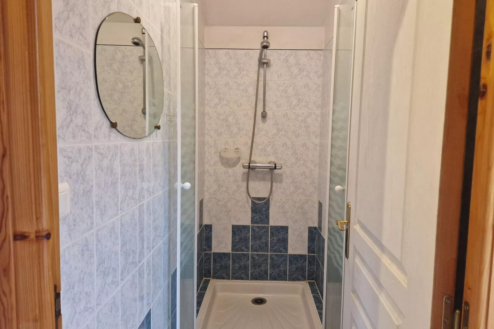 Semi-detached house Bénodet Ty Kaout-Bathroom