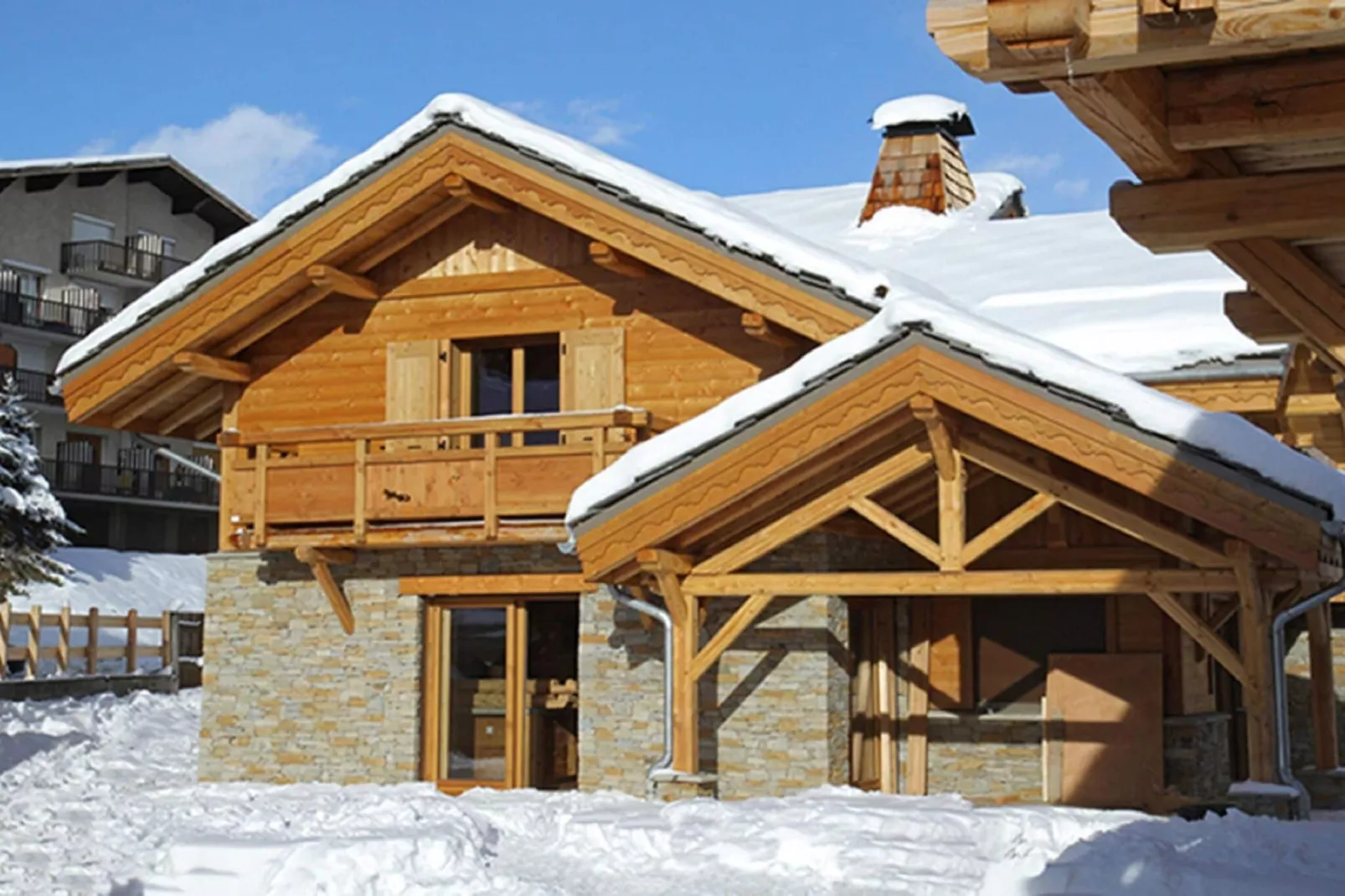Chalet Le Loup Lodge-Exterior winter