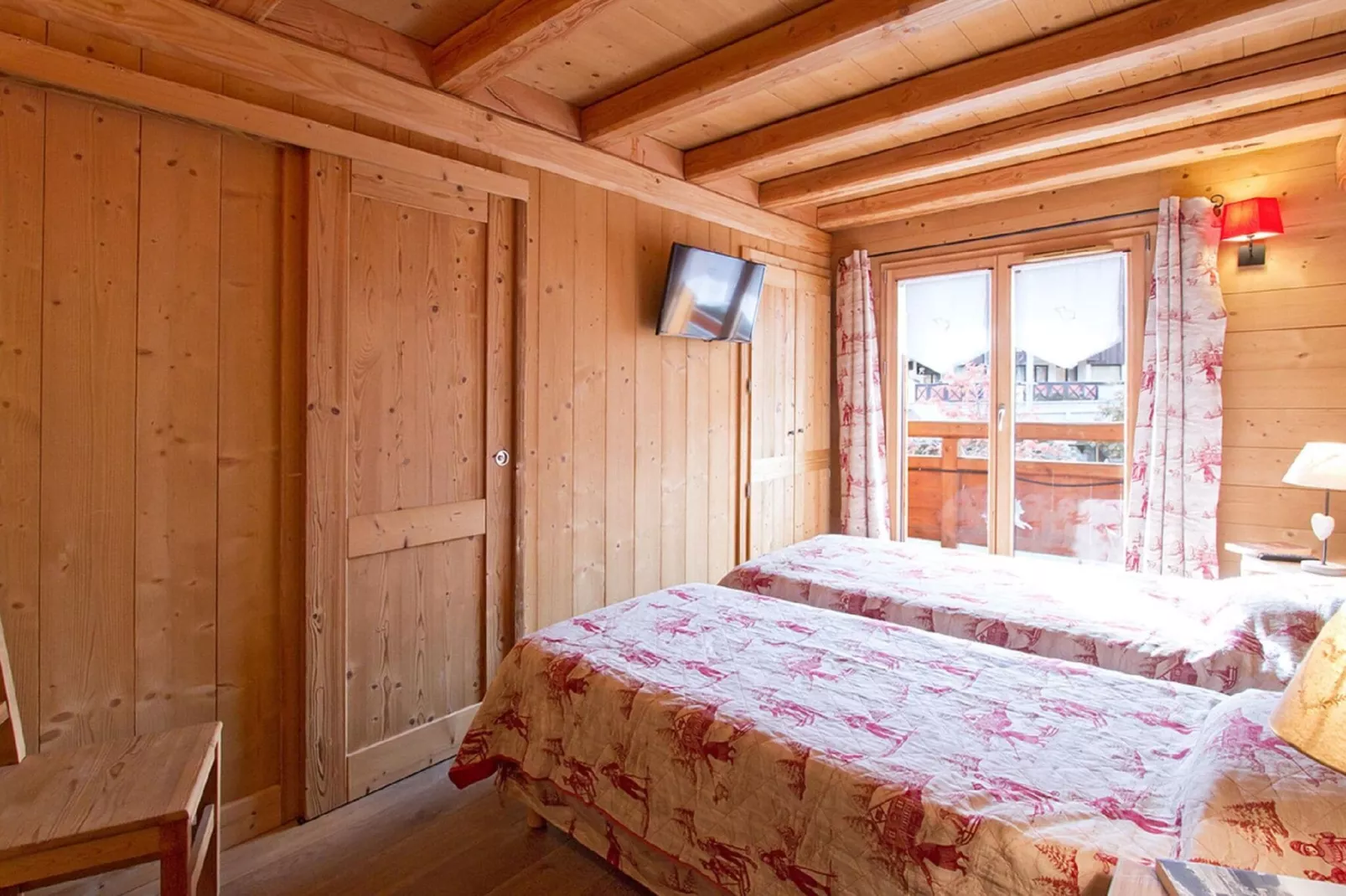 Chalet Le Loup Lodge-Bedroom