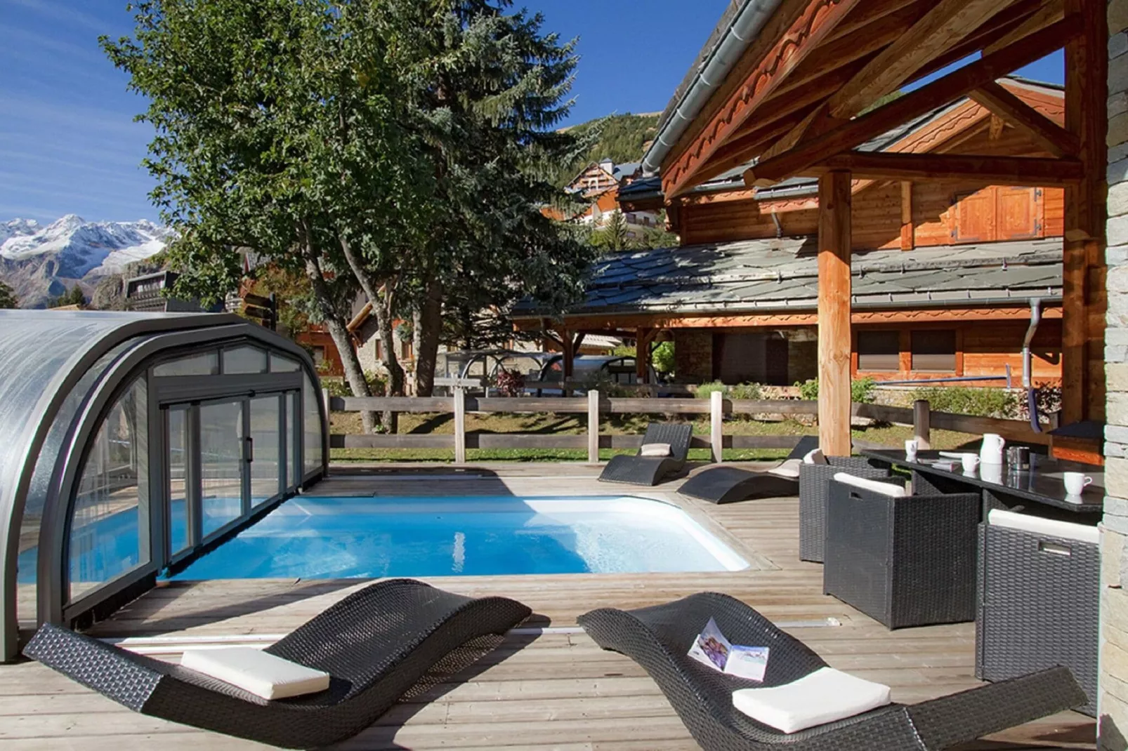 Chalet Le Loup Lodge-Pool