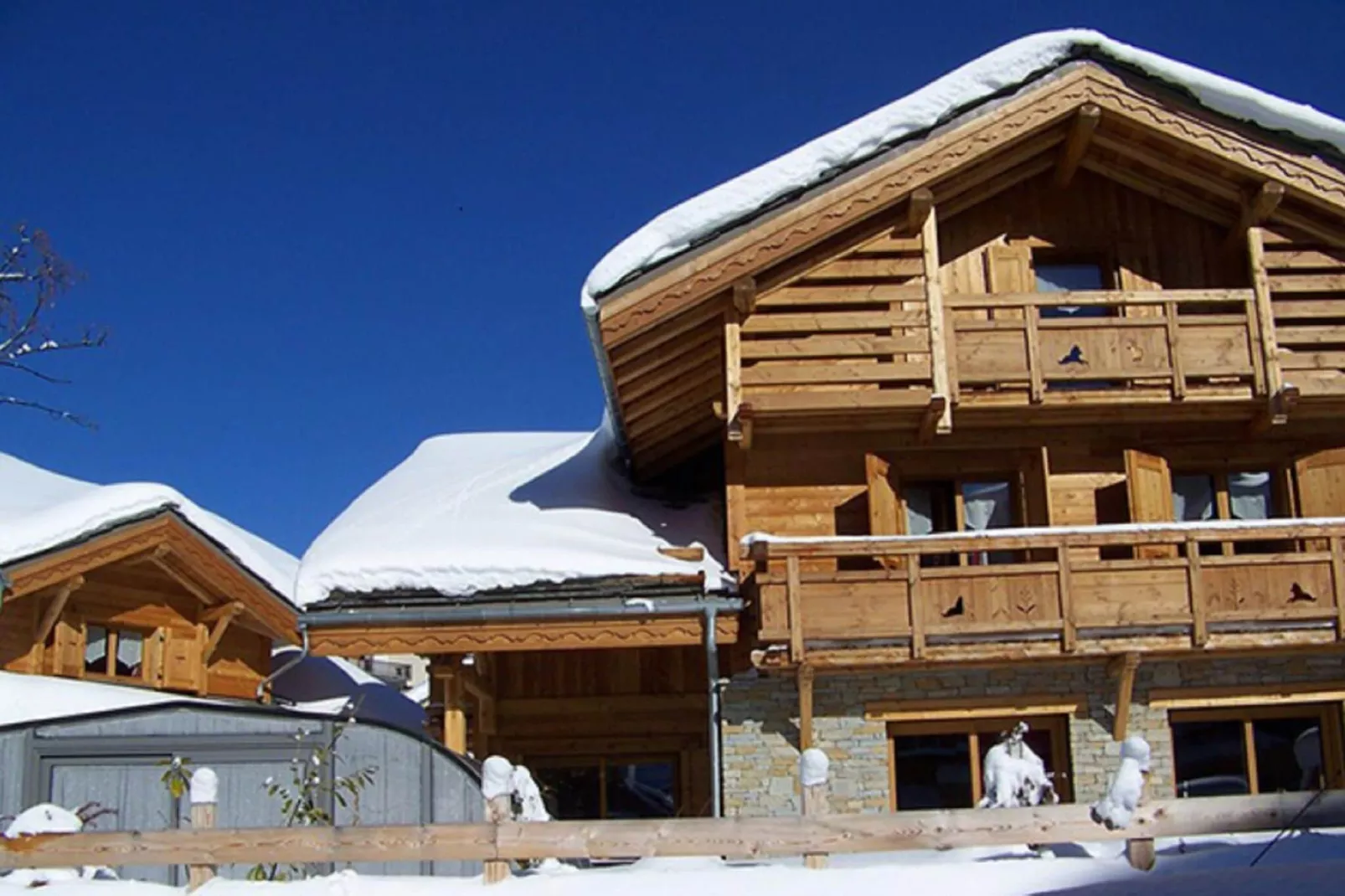 Chalet Le Loup Lodge-Exterior winter