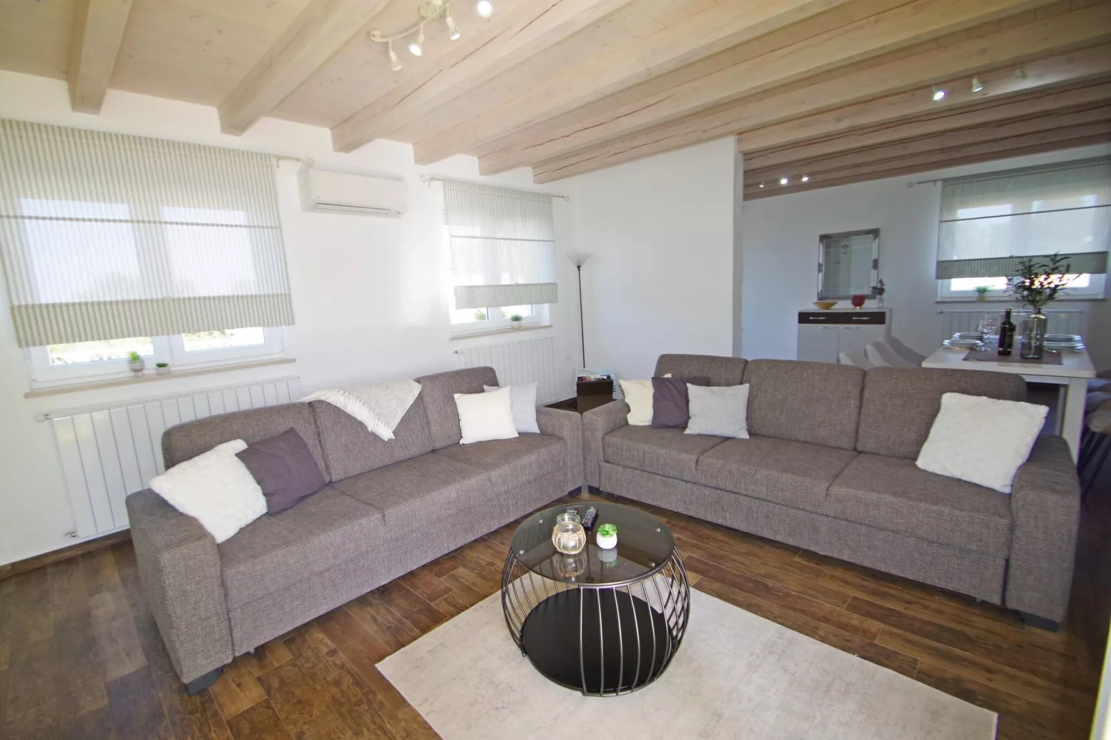 Cali-Living room