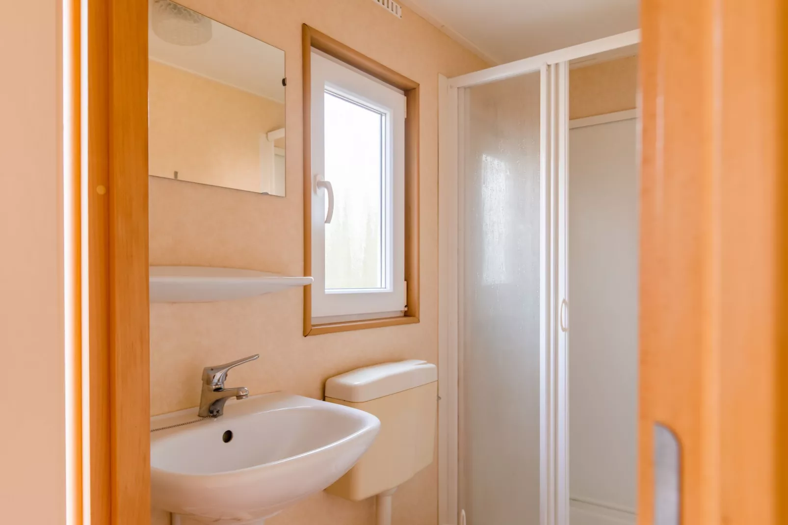 Vakantiepark Leukermeer 3-Bathroom