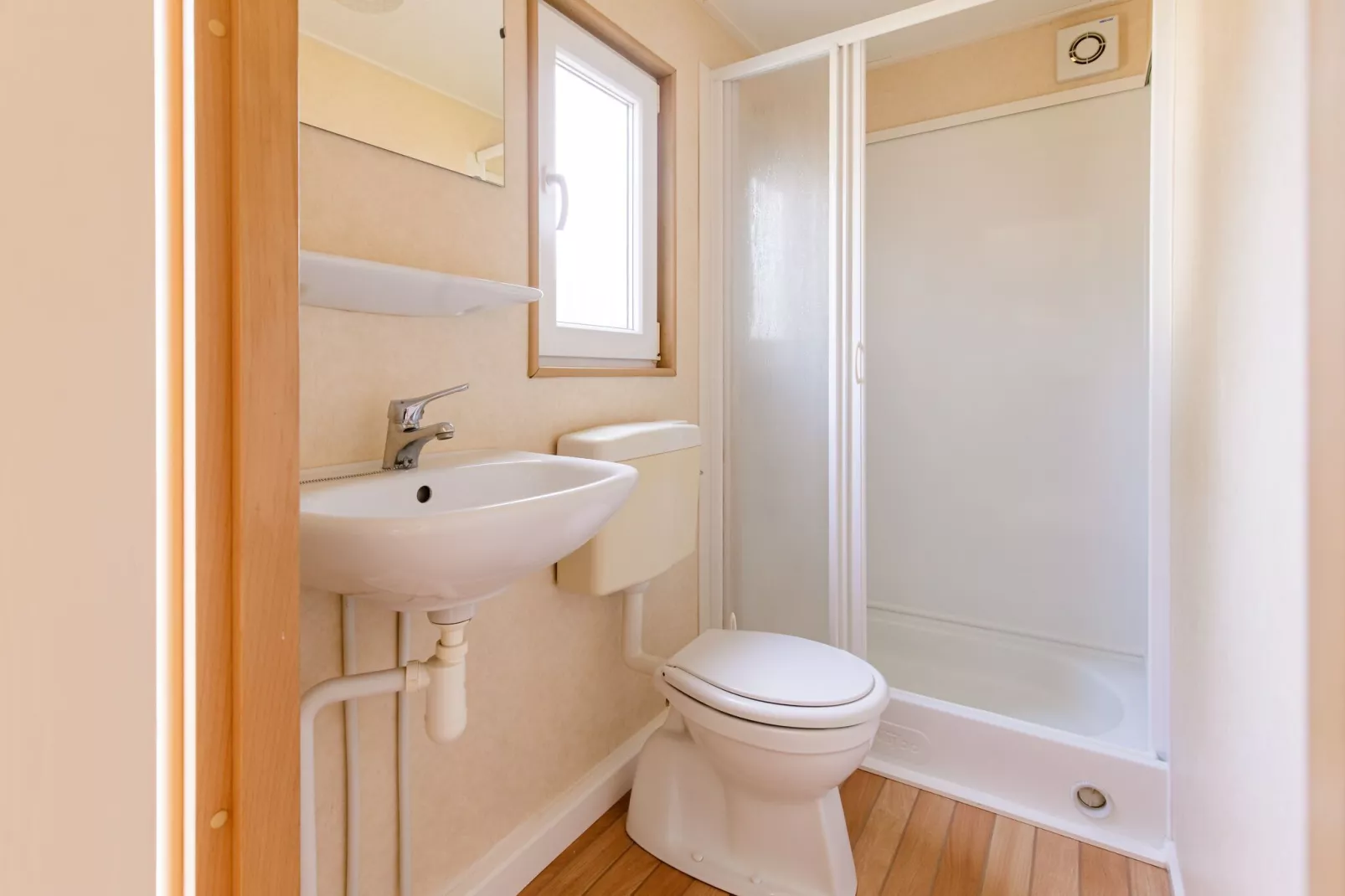 Vakantiepark Leukermeer 3-Bathroom