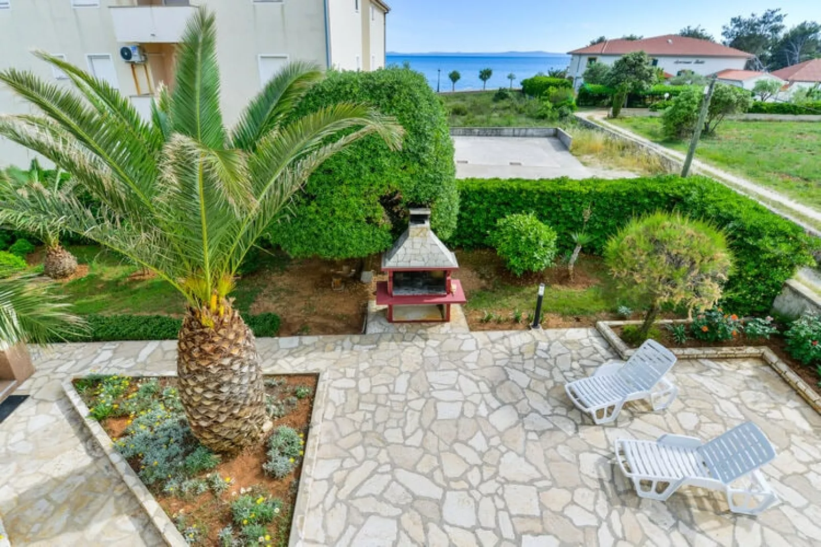 Apartments im Haus Liveric Vir-A6B-6 AP4-Gardens summer