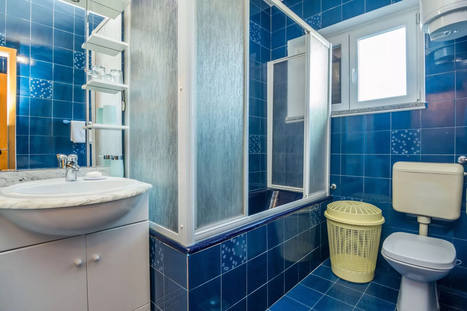 Apartments im Haus Liveric Vir-A6B-6 AP4-Bathroom