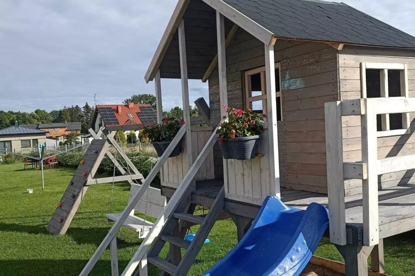 Apartament na parterze 150 m2 Gąski-Gardens summer