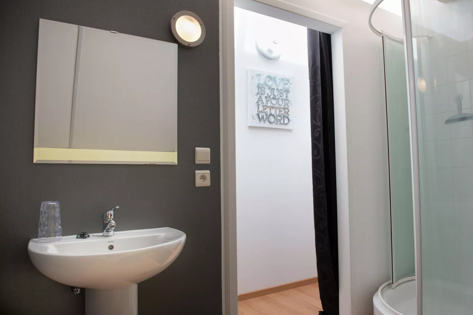 Ny des anges-Bathroom