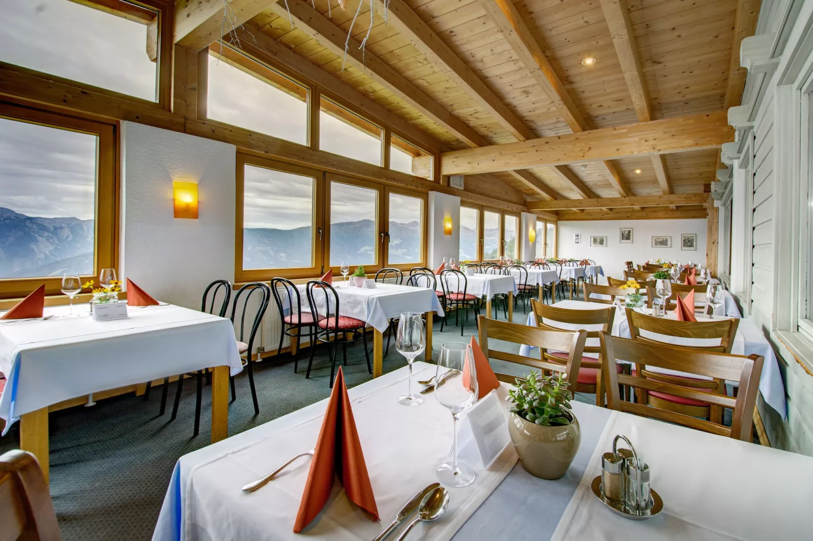 Almdorf Hochlienz - Alm 20 - 4 Personen-Esszimmer