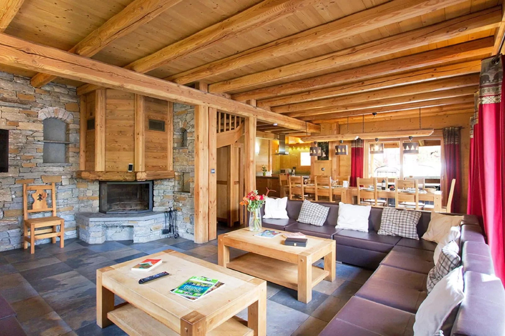 Chalet Le Renard Lodge-Living room