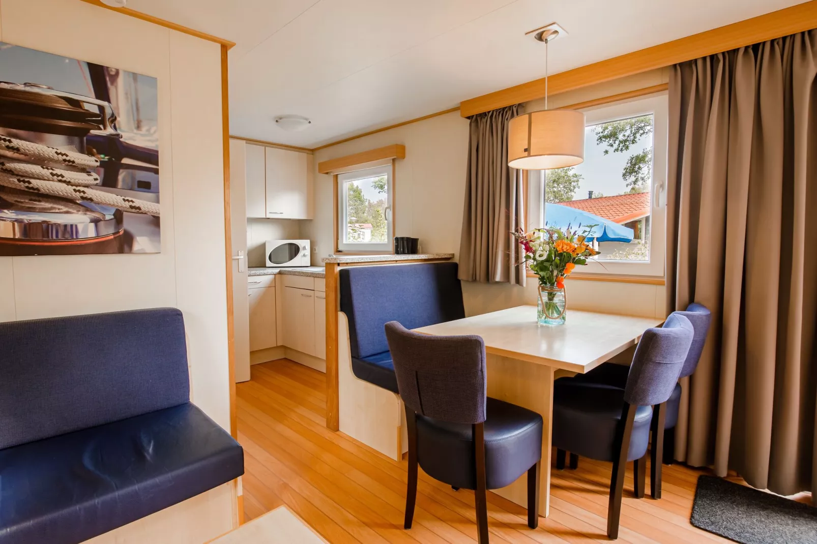 Vakantiepark Leukermeer 5-Living room