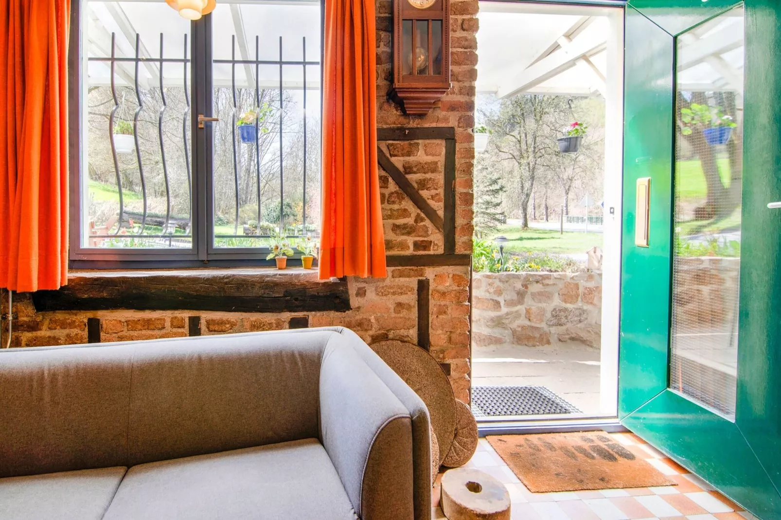 Superbe habitation pour 4 adultes-Living room