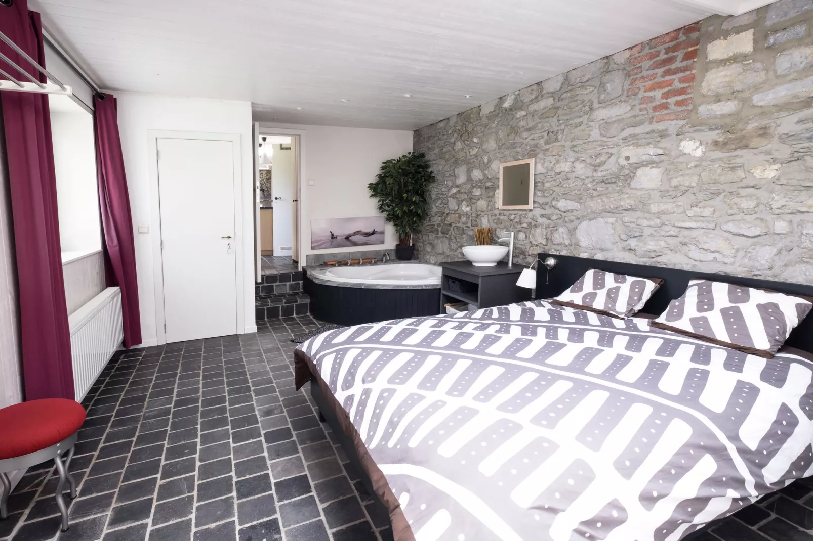 La Petite Conciergerie Privée-Bedroom