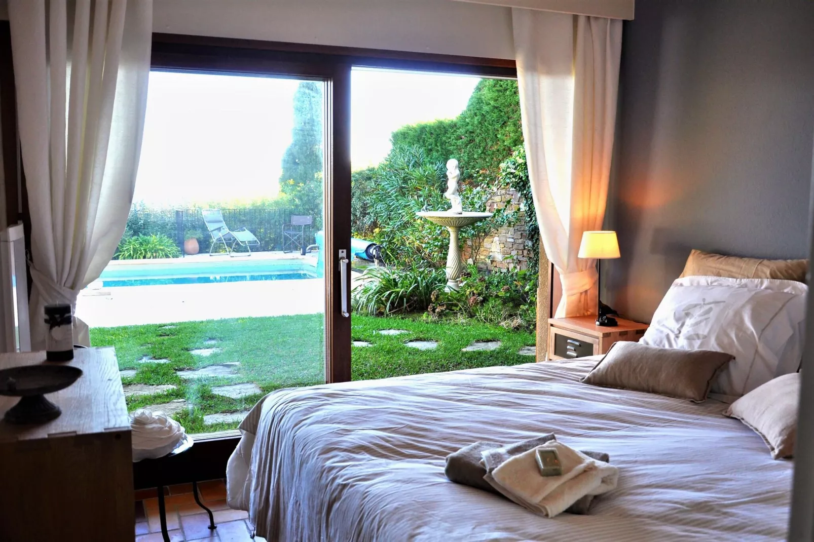 Villa avec piscine vue mer et proche plage à Bormes les Mimosas-Bedroom